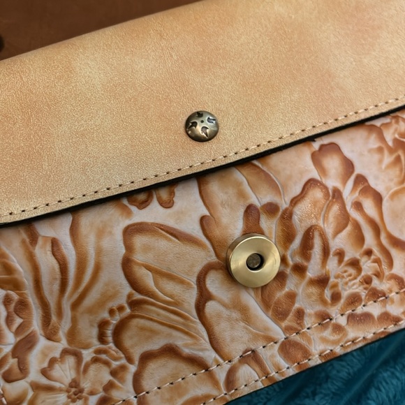 Brand new crossbody Patricia Nash embossed leather - Picture 5 of 8